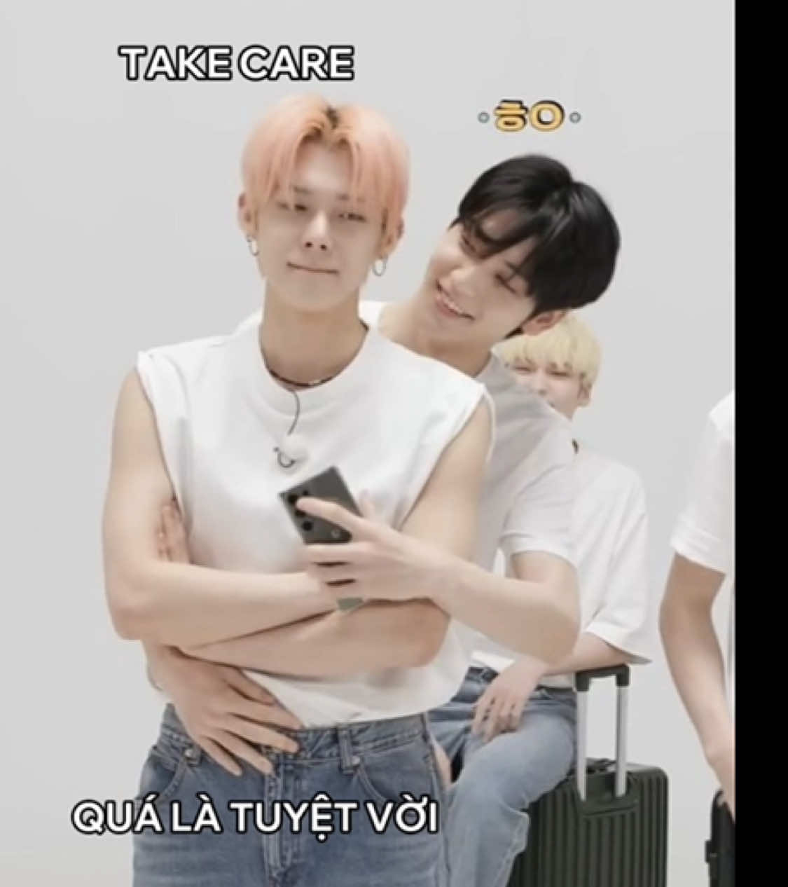 : chăm em bé cùng Subon #soojun #yeonjun #soobin #soobjun #txt @౨Azaৎ⋆ 