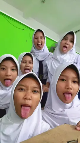 kita mau ikutan atas bawah cntik 😛🤤😨 #4u #trend 