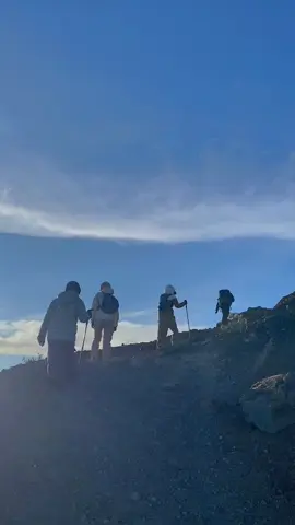 rinjani mode jj slowmo #pendakigunung #pendakiindonesia #rinjani #rinjanimountain 