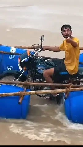 #ပီပါခွံဖောင်တွဲဆိုင်ကယ်#ဖောင်တွဲဆိုင်ကယ်ဖြစ်ချောင်းဖြတ်သန်းမူ့#ရေပေါဆိုင်ကယ်မောင်းနှင်မူ့#ပီပါခွံအသုံးပြုနေရာ #foryou  idear in drums #fyp #fypage #technology #viewing 