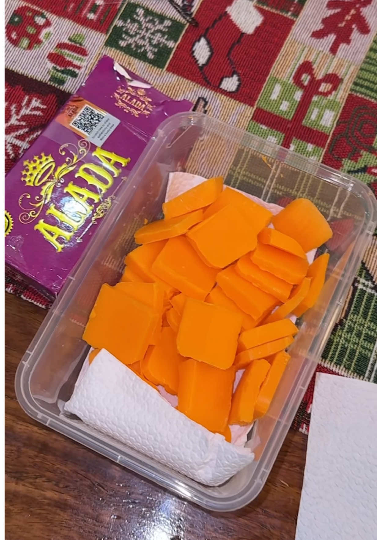 because this soap is too expensive for me pa 🥲 🧼. #alada #aladasoap #whitening #soapcutting #whiteningsoap 