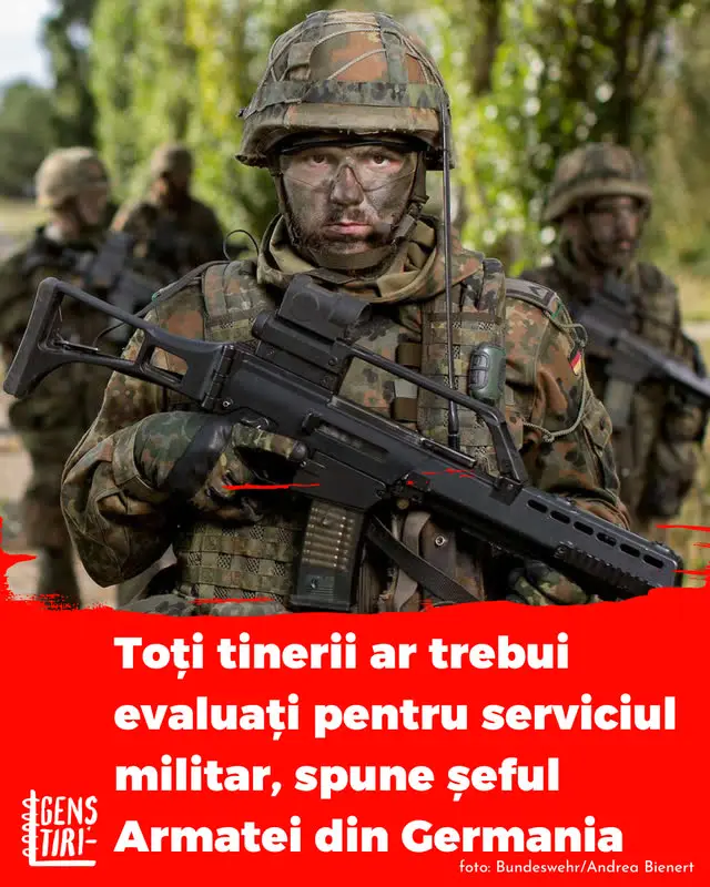 Șeful Armatei germane, Carsten Breuer, și ministrul Apărării, Boris Pistorius, susțin că toți tinerii ar trebui evaluați pentru serviciul militar, ca să facă recrutarea eficientă. Declarațiile vin în contextul dezbaterii privind reintroducerea serviciului militar obligatoriu. În coaliția de guvernare încă nu s-a ajuns la un consens legat de măsurile care să fie luate dacă nu se vor înscrie suficienți voluntari. Deputații au propus, printre altele, tragerea la sorți a tinerilor pentru evaluare și, dacă e nevoie, o loterie pentru serviciul obligatoriu. Șeful Armatei nu e de acord cu acest sistem În Germania au avut loc mai multe proteste față de militarizare, iar unii elevi au criticat comunicarea Armatei, susținând că face serviciul militar să pară distractiv. De anul viitor se aplică noi reguli pentru serviciul militar. În prezent, orice tânăr german de peste 17 ani, absolvent al învățământului obligatoriu, poate fi voluntar între șapte și 23 de luni, primind un salariu între 1.500 și 1.900 de euro, în funcție de grad. Și în România au loc schimbări pentru creșterea numărului de voluntari. Guvernul a adoptat la începutul lui octombrie reguli privind serviciul militar voluntar. De la anul, tinerii de 18-35 de ani vor putea face patru luni de pregătire militară voluntară. La final, vor fi trecuți pe lista rezerviștilor, putând fi chemați în caz de război sau stare de asediu. Cei care participă vor primi cazare, echipament, mâncare, asistență medicală și o indemnizație lunară, iar după terminarea programului vor primi echivalentul a trei salarii medii brute. Află mai multe din știrea de mai sus. #Genștiri #tineri #stiri #serviciumilitar #voluntar #germania #romania #armata #recrutare