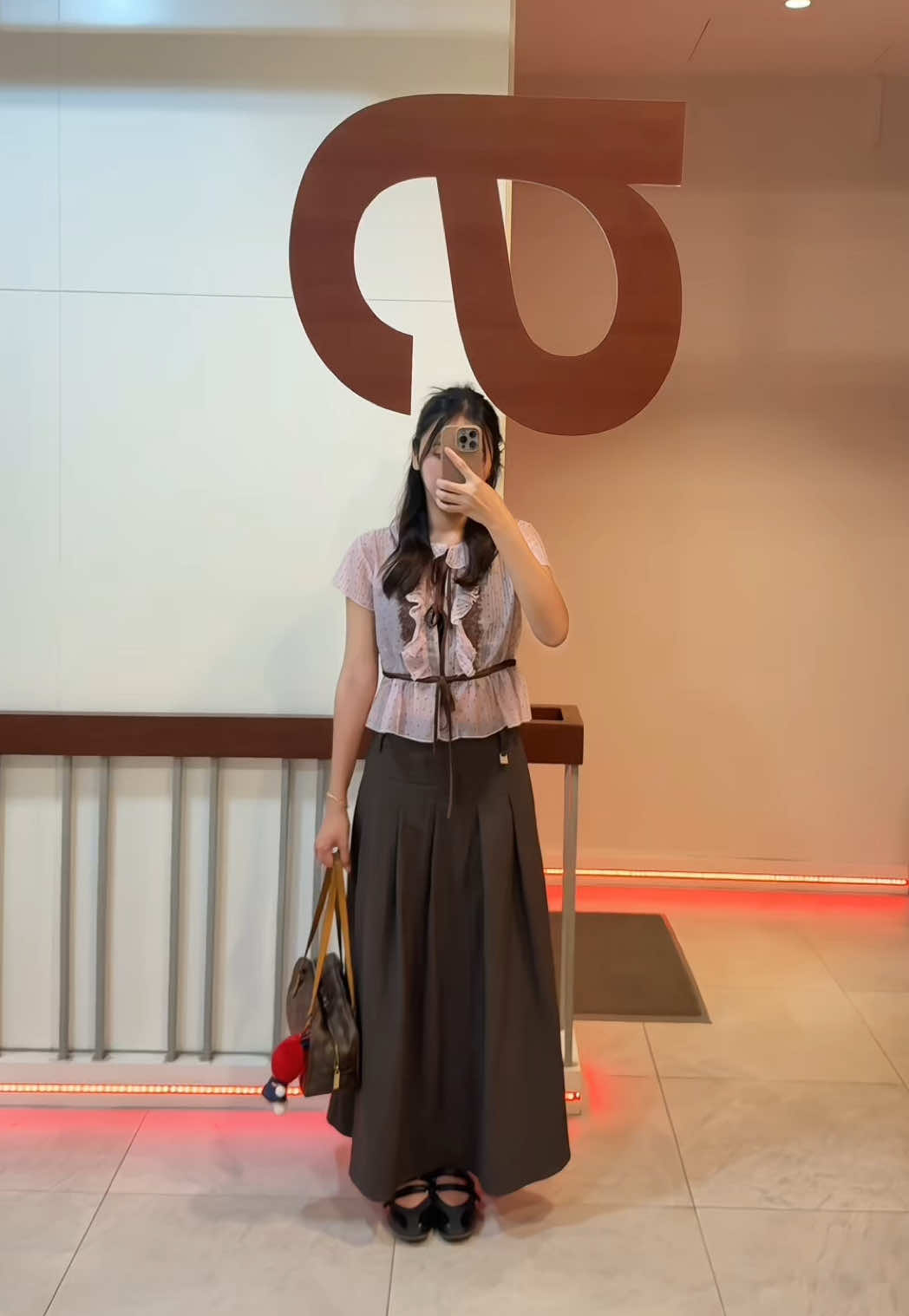 OOTD 👀  @Mitr  #OOTD #outfit #outfitideas  #แต่งตัว #คลาสแฟชั่น #CapCut  #fyp #เปิดการมองเห็น #mitr 