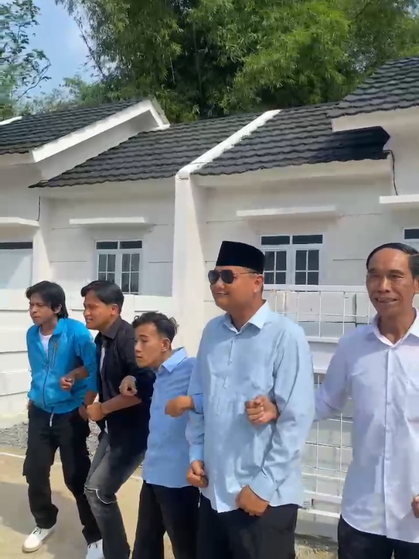 ketika Pejabat dan Artis bergandengan @Mas Gibran Kw @ikyfban @jokowikw #prabowokw #masgibrankw #fyp #pejabat  #artis 