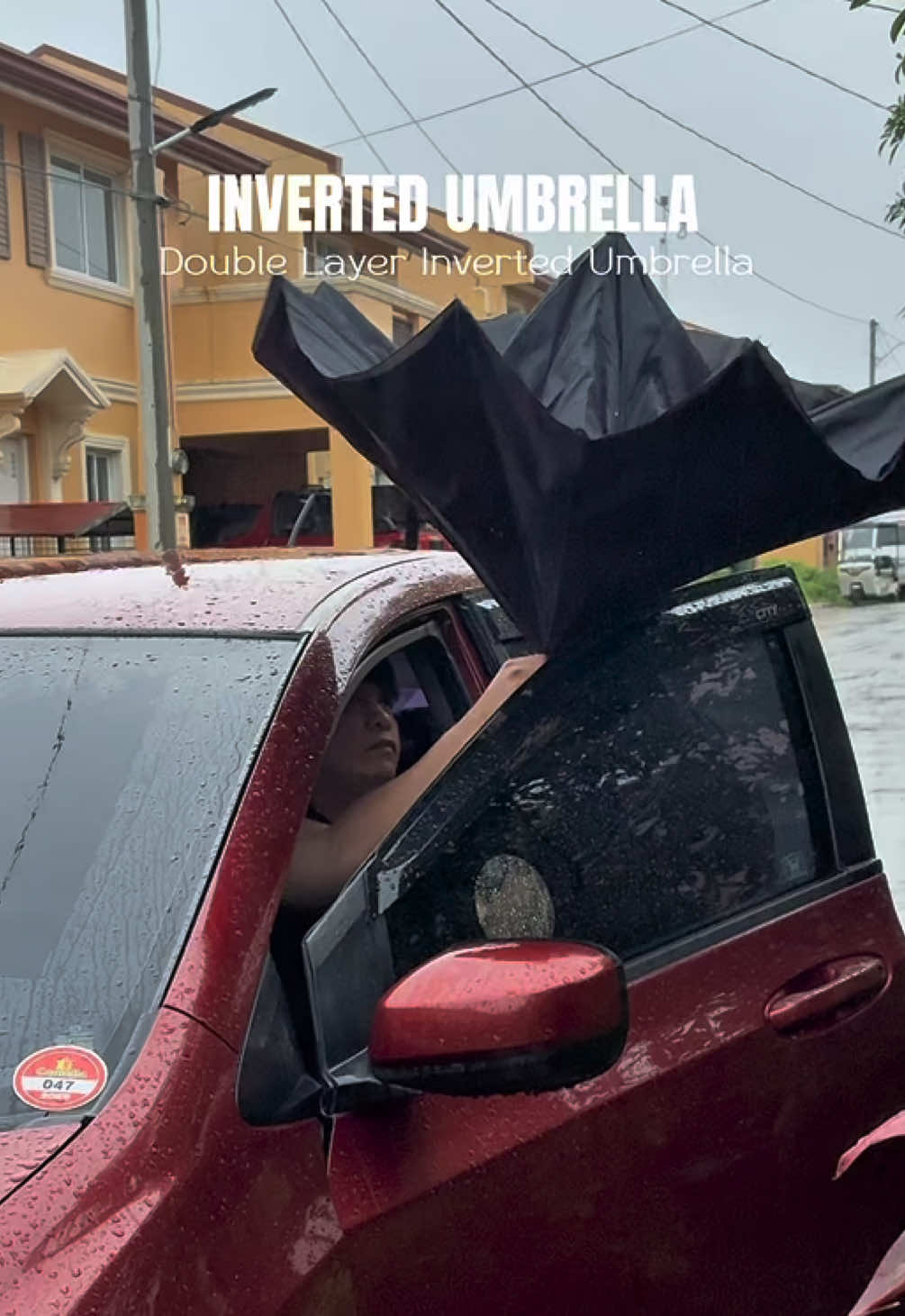 Inverted Umbrella. Gamit na gamit ko ang umbrella na ito kapag maulan. #invertedumbrella #carumbrella #umbrella #caraccessories #caressentials 