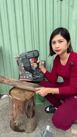 Máy Bán Đinh Gỗ Chạy Pin Starker sử dụng đinh F và đinh U #maybandinhchaypin #sungbandinh #maybandinhgo 