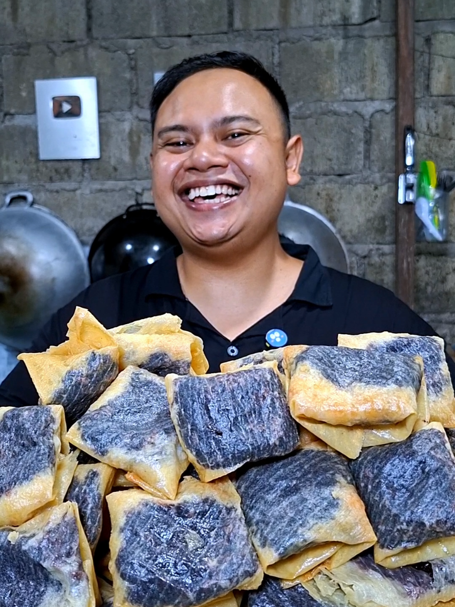LUMPIA KETAN ITEM 🤩🔥 #lumpia #jualan #pisangaroma #fyp #gorengan 