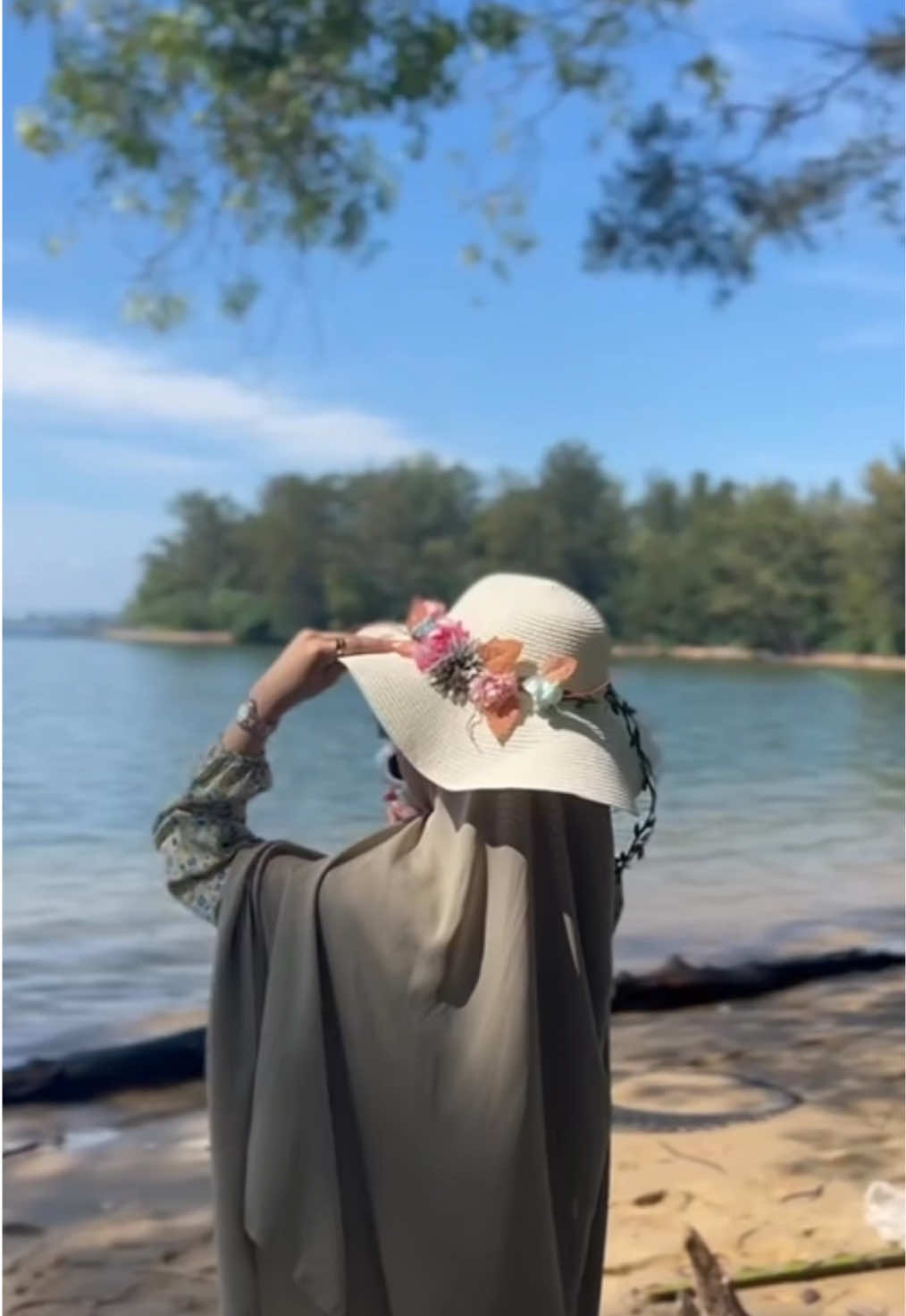 📍 Pelumpong Island, Muara