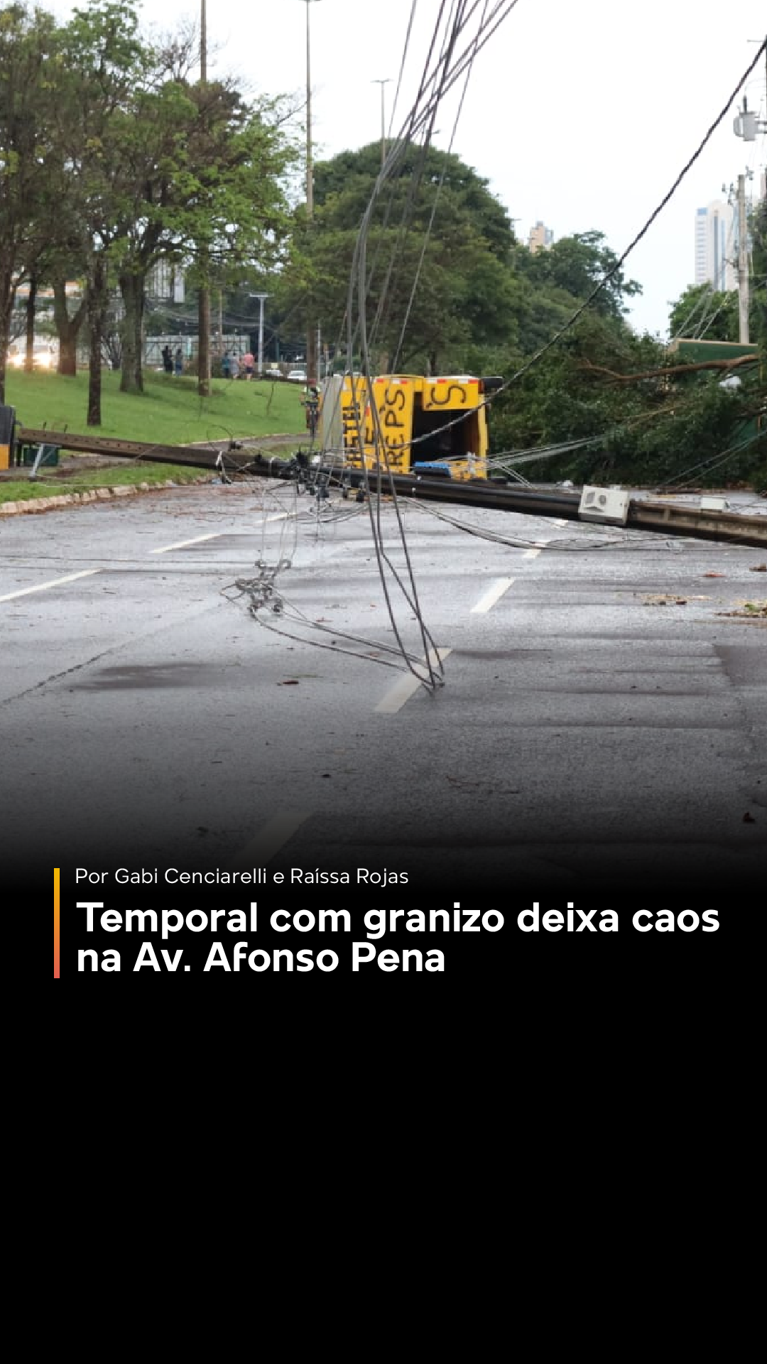 Temporal com granizo deixa caos na Av. Afonso Pena A Avenida Afonso Pena virou um canteiro de emergência no fim da tarde deste domingo (2), depois que o temporal derrubou árvores e um poste de energia em frente ao Monumento Indígena do Parque das Nações Indígenas, em Campo Grande. 📲 Acompanhe as notícias no Campo Grande News. #campograndenews #noticias #ms #matogrossodosul #campogrande
