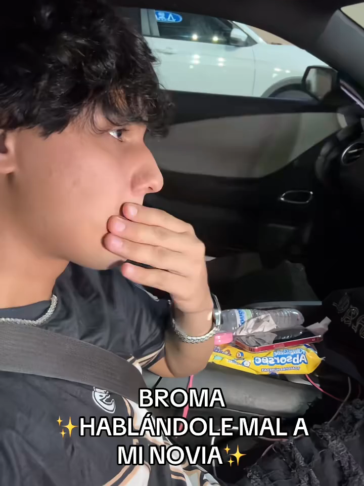 Hablándole mal a la nena