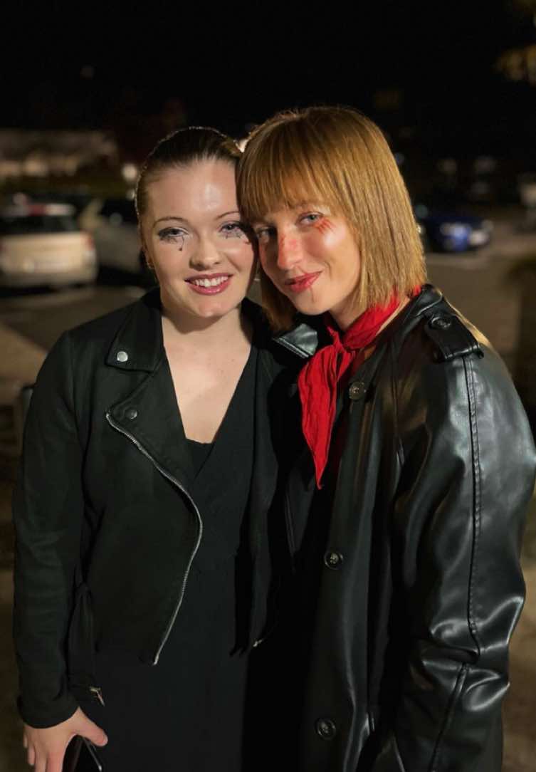 Vendredi 31 Octobre, j’ai eu la chance de partager la scène avec ✨Léa ✨une très belle personne et surtout une grande voix.  Merci à toi Léa pour ce moments partagés et merci également à notre Dj Lazlo de nous avoir permis de faire l’une de nos premières scènes.  Merci Coffe Events, Merci West parc bowling,Merci au public et votre énergie positive , merci à mon entourages proches d’avoir été présents ce soir là ✨ A bientôt ✨ #pourtoii #staracademy #chanteuse #musique 