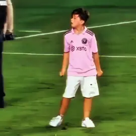 عزمه ابوه ✨🇦🇷#ابن.ميسي#اكسبلور #Messi #قصيده #like Like