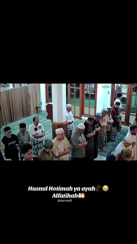 Minggu, 02 November 2025🥀 Cerita sedikit, sebelum ayahku pergi ayahku sedang sholat subuh di Mesjid. Di rokaat kedua beliau jatuh tanpa ada sakit apapun sebelumnya. Salah satu keinginan ayah meninggal disaat sholat dan qadarullah Allah mendengar keinginan ayah😭🥀 Husnul Khotimah ya ayah🤲🏻😭