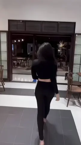 Em cố trăm lần chẳng bằng ai đó 1 phần 😌