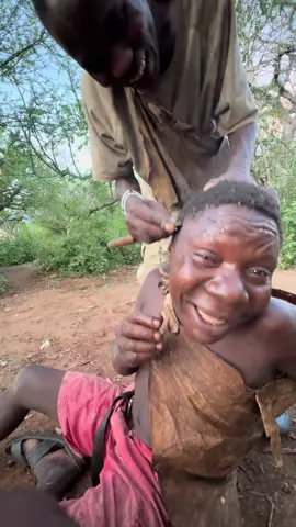 Chaba is getting a haircut today and guess who’s the barber — Gingidaa! 😆🤣 Jungle salon open! ✂️✨ #haircuts #chaba #gingidaa #salon #junglebarber 