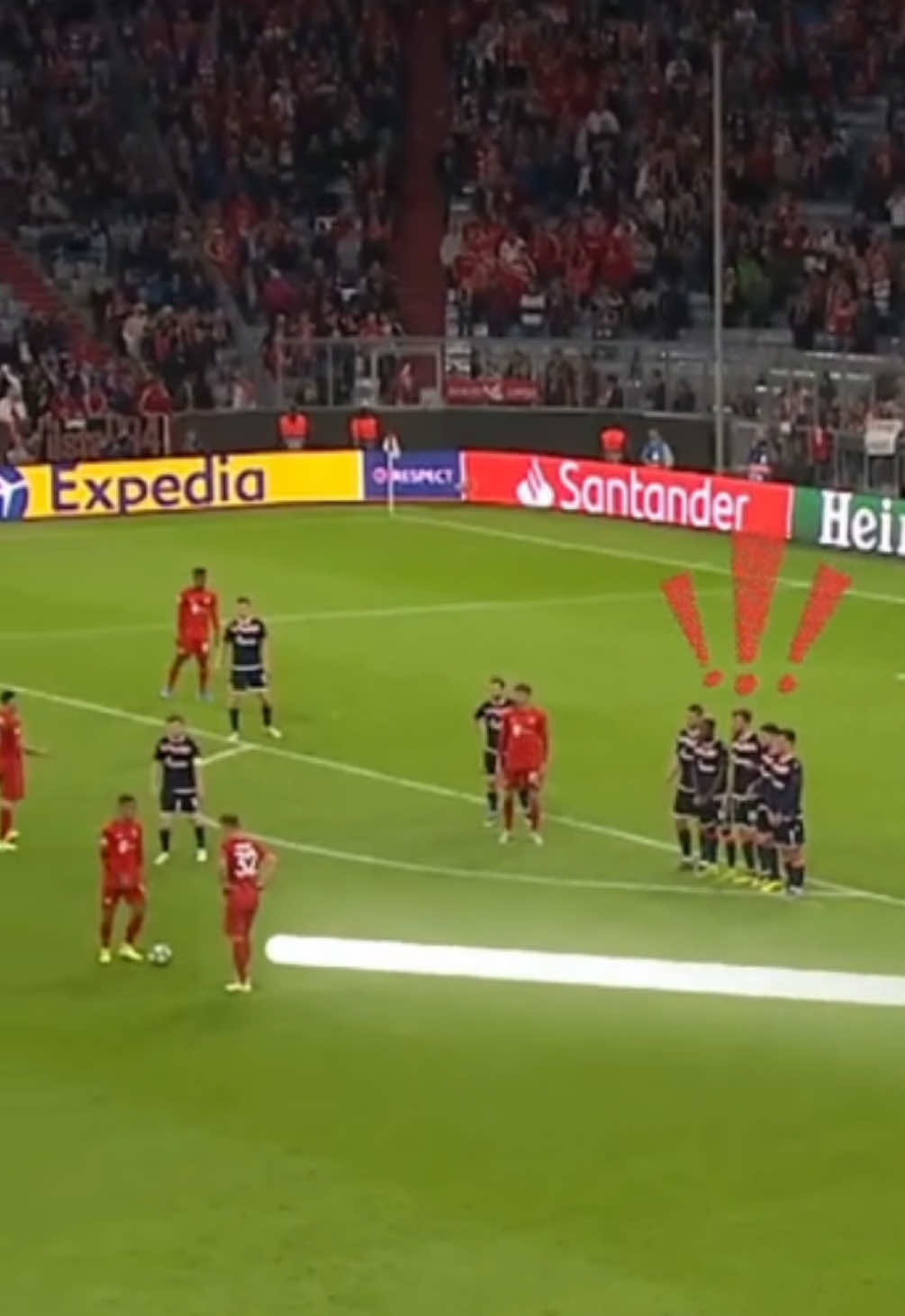 Este tiro libre es una auténtica genialidad. El Bayern tiene un tiro libre a distancia #vinicius #realmadrid #lamineyamal #bellingham #neymarjr 