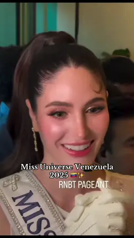 ชีสวยเกินเบอร์มาก ขาวสะอาดเหมือนคนอาบน้ำวันละ10รอบ ไม่ลืมที่จะติดเข็มกลัดไว้อาลัยด้วย #missuniversevenezuela #missuniverse2025 #stephanyabasali 
