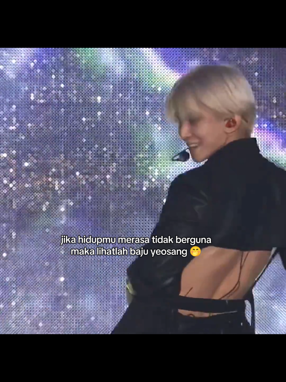 croptop gak tuh belakang nya 🤣 #kangyeosang #ateezyeosang #yeosang #yeosangateez #ateezfunny 