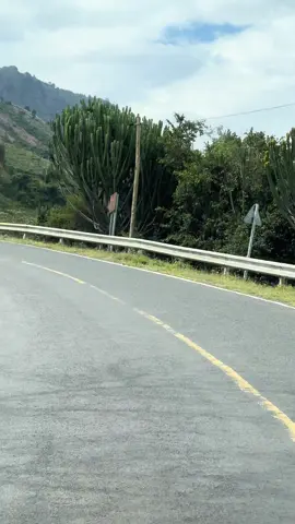 Climbing uphill Iten-Kabarnet road. Remembering the flood victims of Elgeyo-Marakwet. #fyp #marakwettiktok🔥🔥🔥 #eldorettiktokers #magicalkenya 