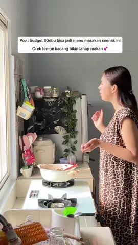 Takut banget dikatain pelit gegara cuma masakin keluarga orek tempe 🫠 Tapi ini enak banget loh mana orek tempenya awet sebulan ga basi kan makin hemat 🤭 #orektempe #minivlogwidiya #fypppppppppppppppppppppppppppppppppppppppppppppppppppppppppppppppppppppp #masakansimple #adayinmylife 
