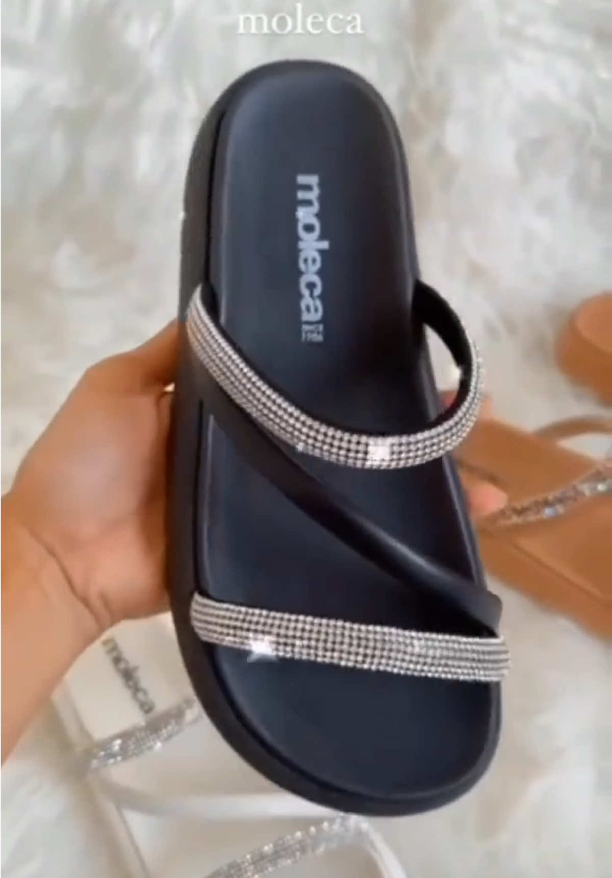 ID PAPETE MOLECA: AGD-CJB-FDC Sandália Feminina Papete Moleca Slide Leve Confortável Tendência Brilho ✨ #sandalia #mulher #feminino #estilo #conforto 