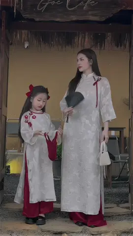 Áo dài tết mẹ và bé siêu xinh nhà Econice #áodaivietnam #aodaimevabe #áodaidep 