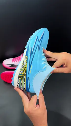 Gợi ý mẫu giày đá bóng cổ cao Mesút Flash #BóngĐá #Football #giàyđábanh #reviewgiaydabanh #giàyđábóng       