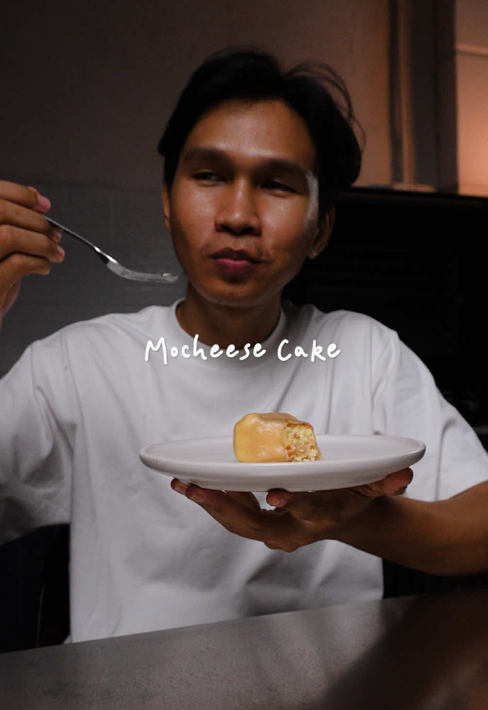 Mocheese Cake ni pernah viral dulu siapa ingat? 🧀 Burnt Cheese Cake 250g Cream Cheese 50g Gula Ising  5g Tepung Jagung  1 Kuning Telur Gred A 1 Telur Gred A 150g Whipping Cream Bakar suhu 220°C selama 30 minit Chill dalam peti 3-6 jam Mochi 50g Tepung Pulut 10g Tepung Jagung 15g Gula 100g Susu Cair Microwave 2 minit 10g Unsalted Butter #mochi #cheesecake 
