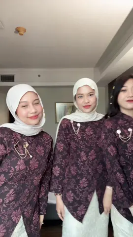 Pretty kebaya janggan mahoghany with krem songket for bridesmaid, yang mau samaan boleh klik kerkun yaa 😉💗#fyppppppppppppppppppppppp #kebayajanggan #bridesmaids #kebayawisuda #spilloutfit 