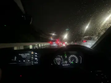 รถติดจังเลยยย ไฟแดงก็นาน #รถติด #ฝนตก #ขับรถ #civic 