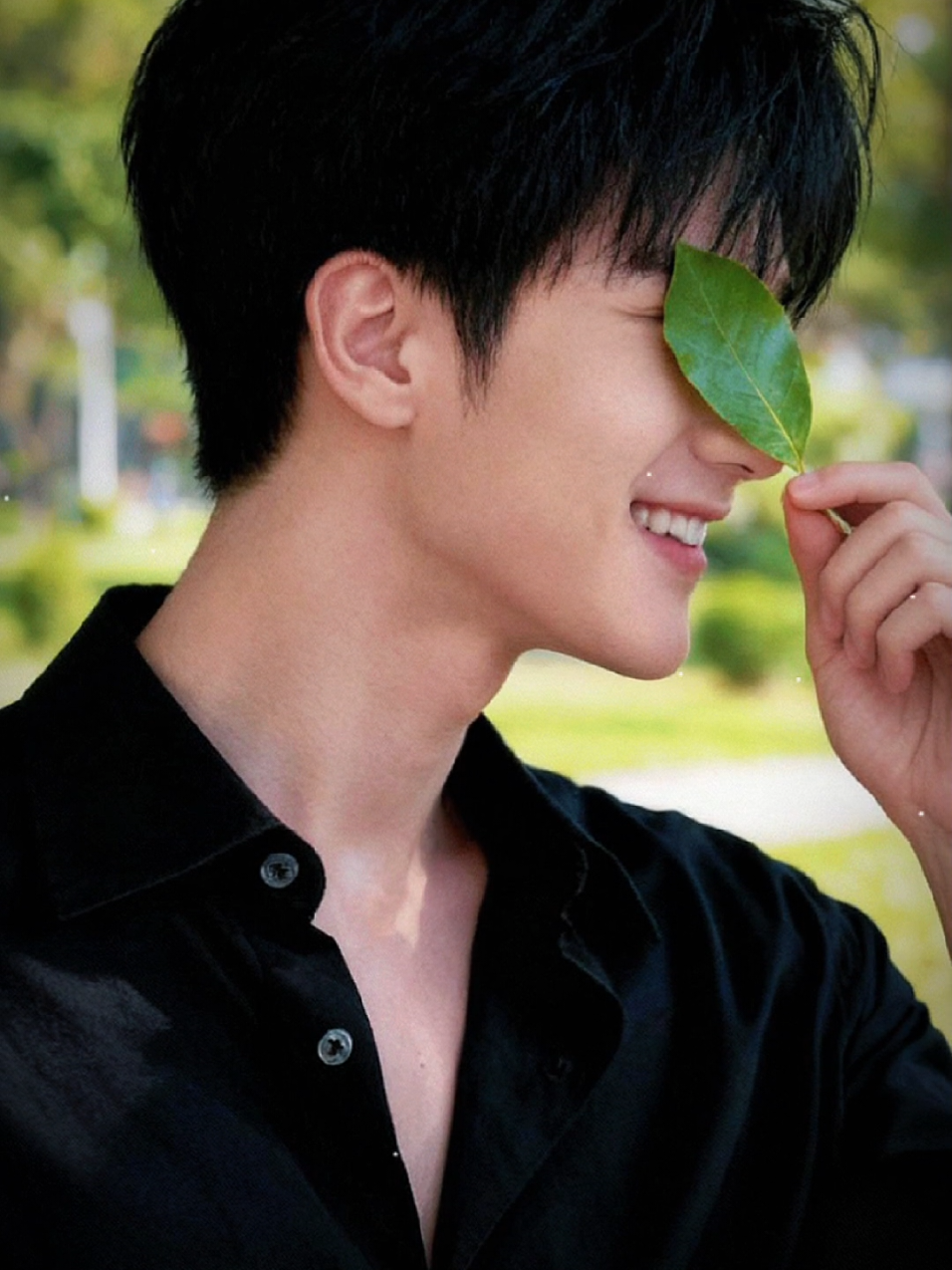 Nhiều người nói mắt mình buồn nên lúc nào mình cũng cười cho người ta nhìn mình trong thật 