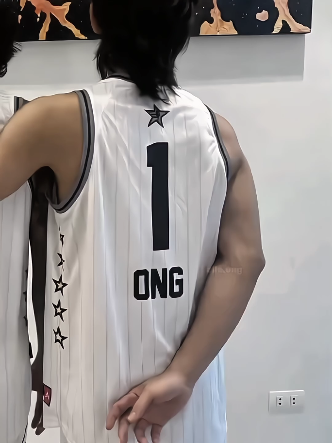 #pov — (one shot) no one knows na bf mo si jeo kaya nagulat kang makita siyang maglalaro laban sa school niyo. ‎ ‎wala talaga akong gana manood ng basketball game sa school namin. sobrang ingay, mainit, at halos lahat todo sigaw, habang ako nakaupo lang at nag p-phone habang hinihintay mag start ang laro. ‎ ‎maya-maya ay biglang in-annouce ng announcer ang dumating na team. ang lalaban against sa school namin. ‎ ‎hindi ko nga kilala magiging kalaban, basta gusto ko lang matapos to. ‎ ‎> ”fresh from palawan! the visiting team...” ‎ ‎”matias, revaz, gabardo, dela cruz, portejo, ong...” ‎ ‎ong???????? ‎ ‎napalingon agad ako sa mga pumasok sa kabilang side, at ayun—nandoon siya, suot ang jersey niyang may jeo sa likod.  ‎bakit nandito siya? (see comsec) #jeoong #fyp #ongfam #jeremiahong 