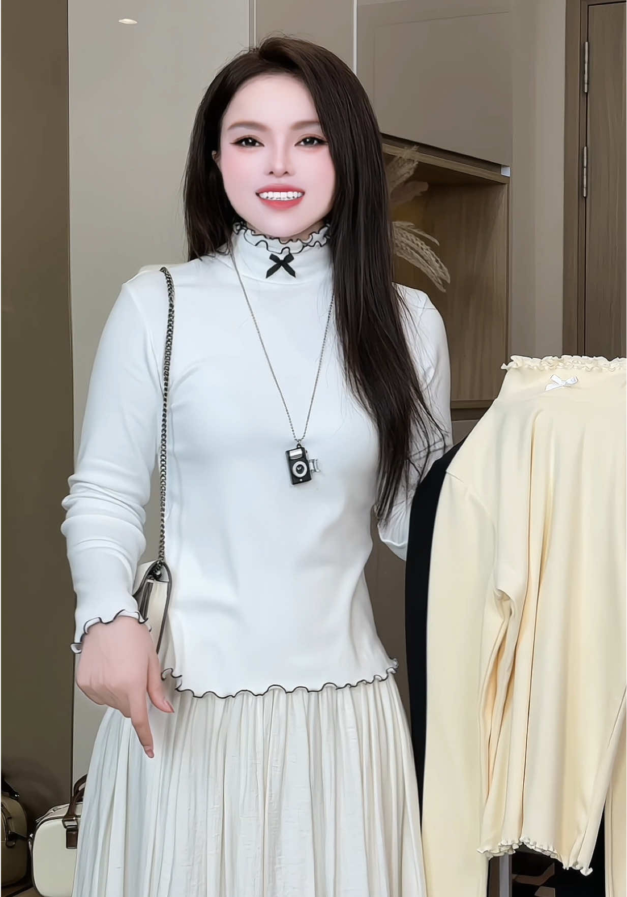 Áo giữ nhiệt lông  cổ cao bèo sóng lạ mắt trẻ trung siu hot . Áo này diện vừa chất vừa sang nữa😉   #aogiunhiet #thuntam #aothunnu #aolennu #aogiunhietlongtho 