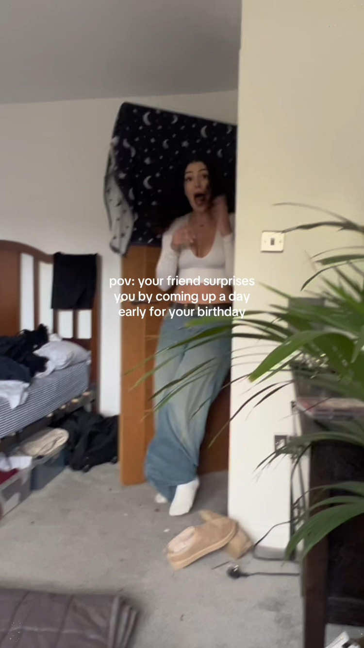 That moment when you see your best friend again after years apart 😭#EmotionalReunion #BestFriends #Reunion #ReunionVibes #BestiesForLife 