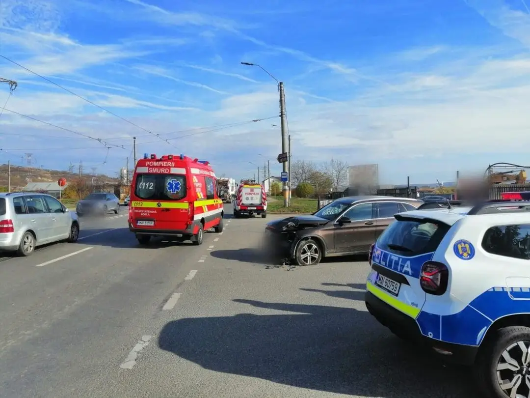 Un accident rutier s-a produs astăzi pe Bulevardul Muncii din Cluj-Napoca. În urma impactului un bărbat a fost rănit fiind transportat la spital. Pompierii din cadrul Detașamentului 1 Cluj-Napoca au intervenit la un accident rutier petrecut pe Bulevardul Muncii din municipiul Cluj-Napoca. Apelul de urgență a venit în jurul orei 12.40, iar la fața locului […] Source