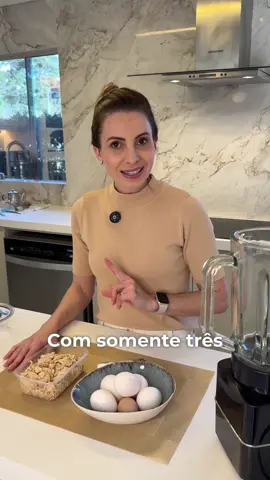 Você já ouviu falar no pão carnívoro? Uma receita sem farinha, rica em proteína e pronta em poucos minutos!  Ingredientes: -300g de frango desfiado -5 ovos -1 colher (chá) de fermento -Temperos a gosto (sal, pimenta, orégano, cúrcuma, etc.) Modo de preparo: 1️⃣ Bata no liquidificador todos os ingredientes até formar uma massa homogênea. 2️⃣ Despeje em uma forma untada. 3️⃣ Leve ao forno preaquecido a 180°C por cerca de 20/30 minutos. O resultado? Um pão fofinho, proteico e delicioso, ideal pra quem ama praticidade sem abrir mão da nutrição! 🥚 Lembre de marcar e seguir @nutrialessandraaumondi para receitas simples e nutritivas.