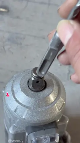 Las llaves inglesas se convierten en martillos en un segundo. #tiktokshopblackfriday #tiktokshopcybermonday #tiktokshop #tools #handwork 