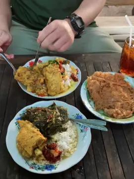 Kangen masakan ndeso #doyanjajan #singpentingbahagia  #warungjoglotepisawah  #sayurndeso #masakanjawa 