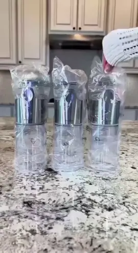 Dispensador manual, de sabonete líquido, shampoo e condicionador.  dica perfeita no banheiro para uma boa organização.  LINK nos comentários, cópia e cola na conversa do whatsapp 🔗✨  NÃO ESQUEÇA DE ME SEGUIR 🫶🏽  #dispensador #banheiro #achadosshopee #houseoftiktok 