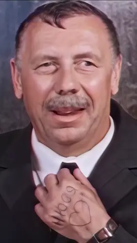 – На работу устрой – Заполняйте – И про тебя заполню. Про моё к тебе отношение заполню  – Почитаем 😁