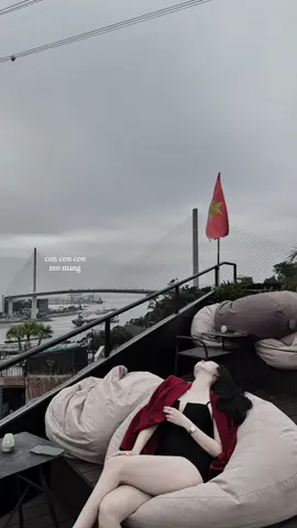 •••Người ta sống với mình như cái quằn què vậy đó. Chứ mình mà sống trật nhịp với họ một cái là họ giãy đành đạch liền..! 🙂‍↕️ #HALONG #MYHOME #☁️ #❄️#🌫️