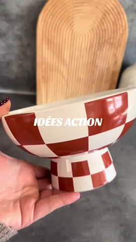 Idées action ! Voici une petite idée de quoi faire avec une coupelle ? Simplement y mettre des œufs, ça rend la maison provençale et en plus c’est à proximité pour cuisiner ! Que demander de plus ? 😻🤩 #idee #action #deco #homedecor #inspi 