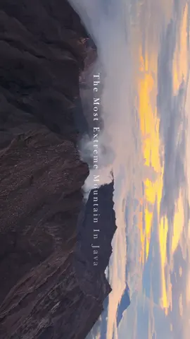 Membalas @Putiiiii Raung tunjukan pesonamu🔥 #raung #raung3344mdpl #pendakigunung #dronegunung 