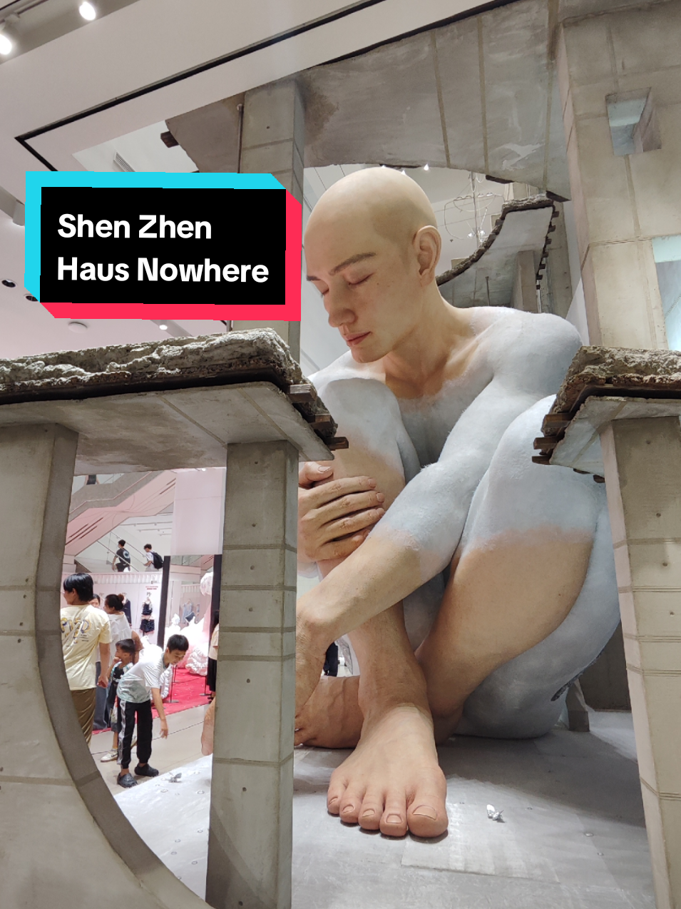 The new retail experience. From titan-sized statues to robotic heads that move, brands like Tamburins are turning pop-ups into performance art. It catches eyeballs, but wonder if it move wallets?? #tamburins #travel #retail #robotics #AttackOnTitan 