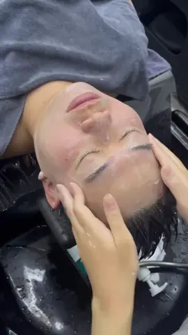 “Thả lỏng từng đường nét, để làn da và tâm trí cùng được nghỉ ngơi.”  #thaoduongxinhtv#goidauduongsinh#MassageThưGiãn#giảmstress#tvhairsalon  