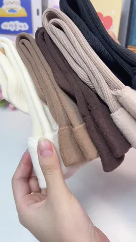 Tất lót lông đi ấm chân, thứ ko thể thiếu trong mùa đông này #xuhuong #trending #thanhhoai22003 #fyp #tatchannu #tatchan #tatlotlong 