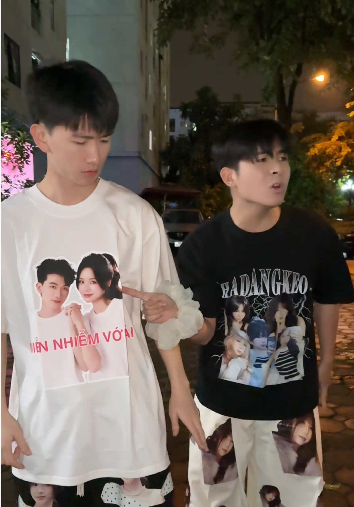 Mấy anh em tôi mỗi khi ra đường kiểu.. #bachkhi 