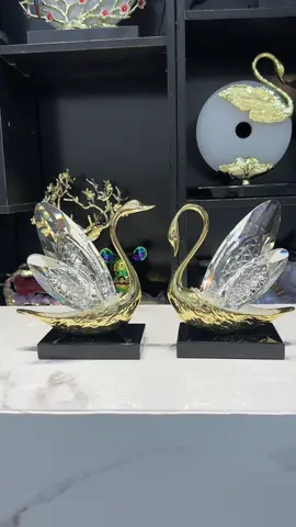 Cặp thiên nga pha lê , đế đá cao cấp xịn xò phù hợp trưng kệ tủ phòng khách. Làm quà tặng tân gia ...vv