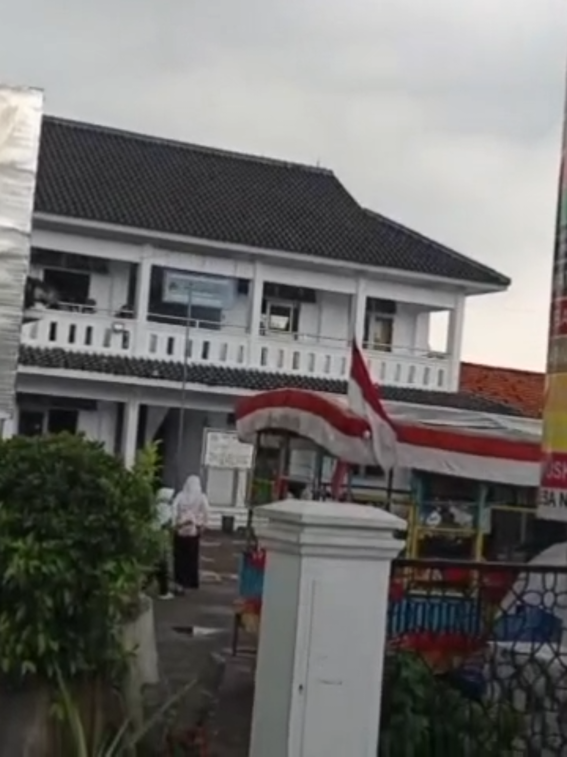 Disentuh APBD Kabupaten Indramayu untuk pembangunan jalan desanya, warga Desa Nunuk Kecamatan Lelea optimis aktivitas warga semakin nyaman.  @LUCKY HAKIM ♥️ @Lucky Hakim Pedia @Syaefudin Syaefudin @dpupr.indramayu 