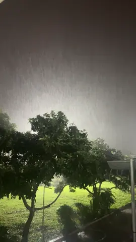 Mưa gì mưa lắm thế. Chắc bão sắp tới haiza!  #ôngchuthichchupanh #viral #mưa #núiđápleiku #xu 